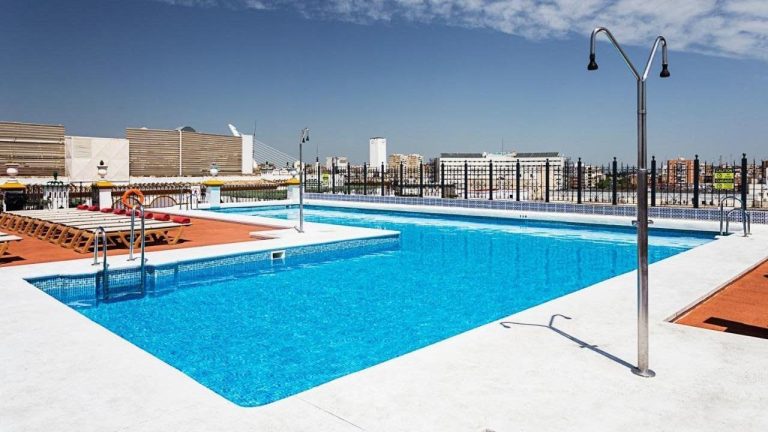 Hotel Exe Sevilla MacarenaからTorre del Oroまでの距離がわかります。