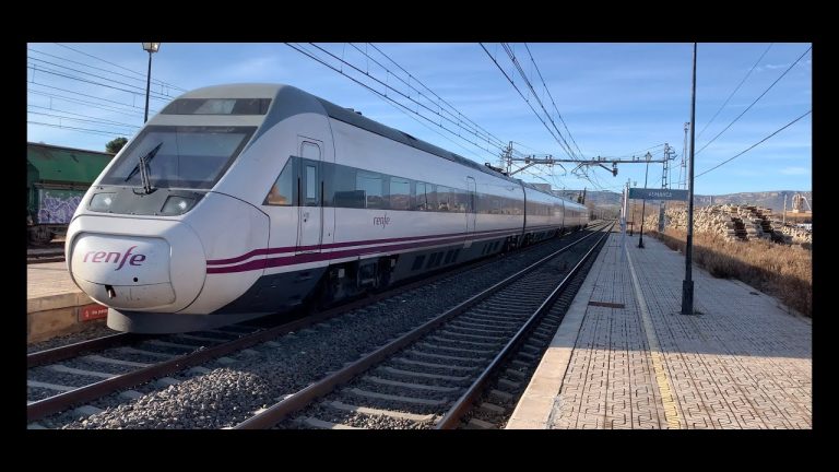 Descubre el tren Torre del Oro Barcelona Cádiz en Sevilla